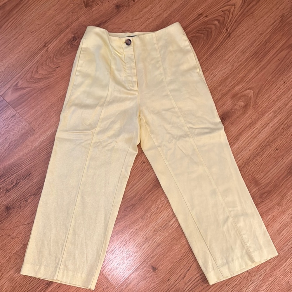 Ann Taylor size 4 Seamed Straight Crop Pant-Size Yellow High-Waisted